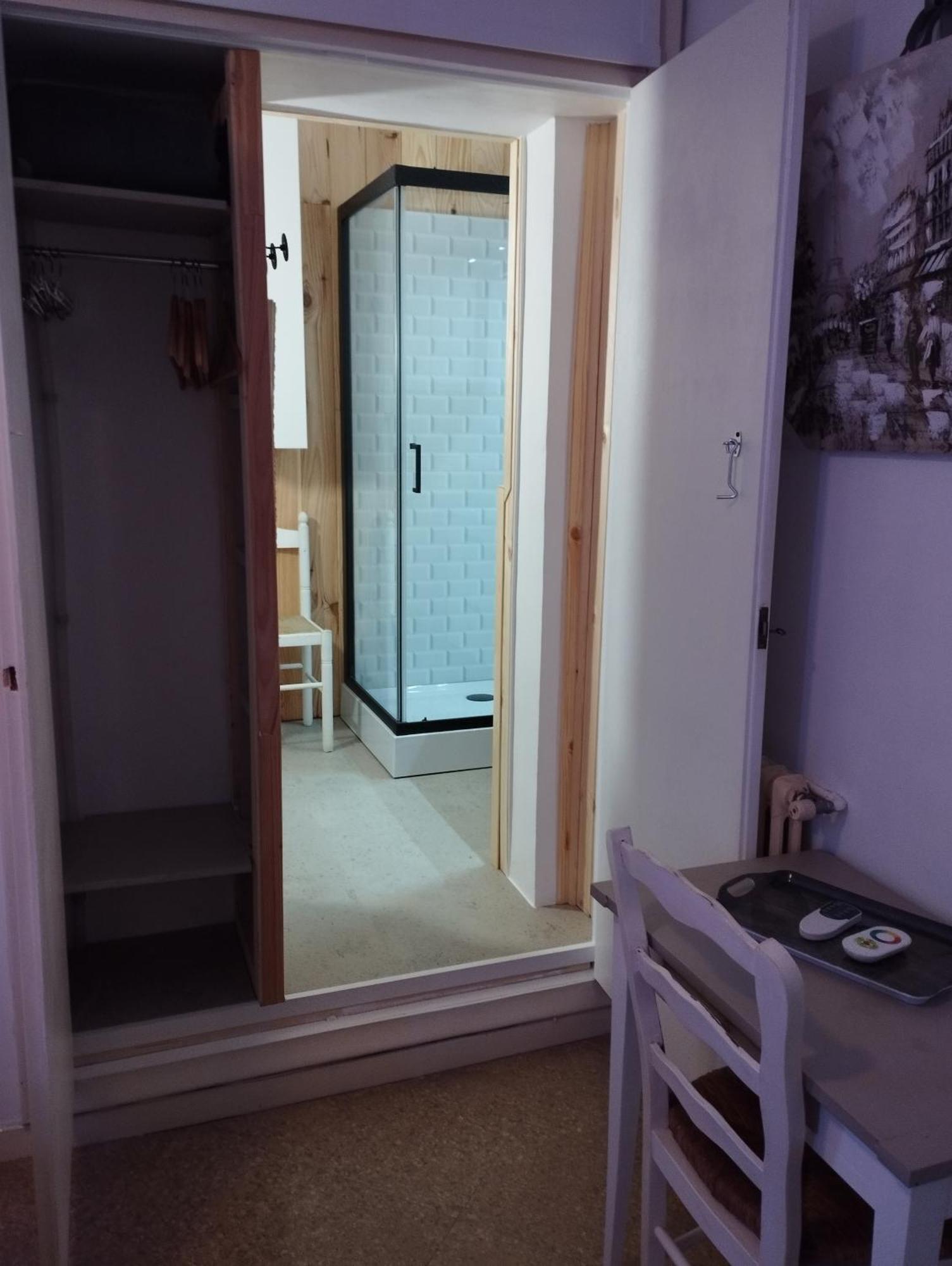 CHAMBRES D'HÔTES CHEZ CATHERINE A REUS chambre patio Extérieur photo